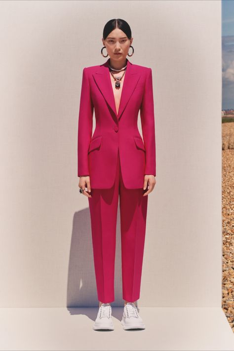 Alexander McQueen Resort 2020 Collection - Vogue Alexander Mcqueen Resort, Trend Board, Peg Trousers, Modeling Poses, Clear Winter, Winter Typ, Mc Queen, Resort 2020, Pink Suit