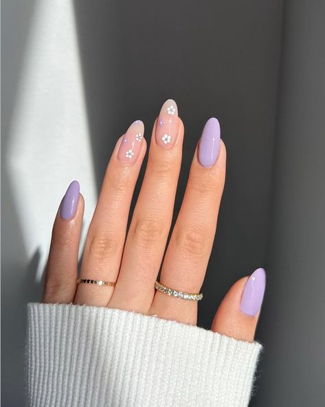 Lilac Inspired Nails, Soft Girl Nail Ideas, Purple Hoco Nails, Lilac Nails Design, Nail Art Cute, Light Purple Nails, Hoco Nails, Lilac Nails, Lavender Nails