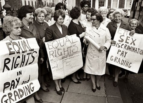 Women sewing-machine operators protesting for equal pay outside of Ford's plant in London, England – 1968.History Made In Dagenham, Society Problems, Women Empowerment Art, 1920s Women, Equal Pay, Gender Pay Gap, Gender Inequality, Trade Union, Public Opinion