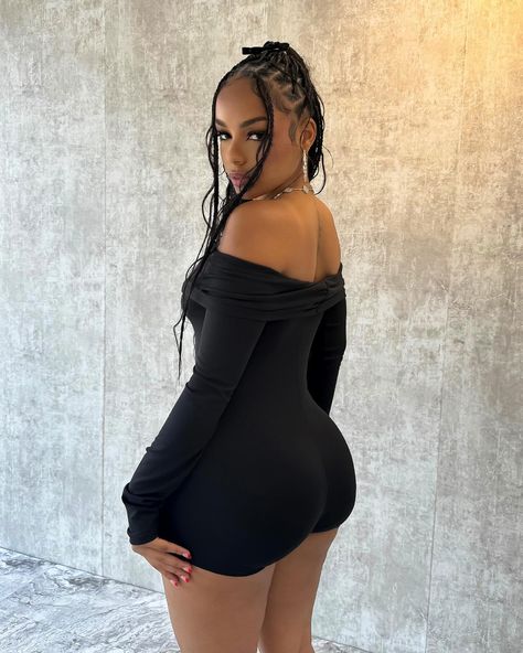 The fit is amazing 😍 “Noelle Off Shoulder Long Sleeve Romper” Aaliyah Enjoli, Elegant Fashion Outfits, Jumpsuit Elegant, Seductive Clothes, Juicy Fruit, Aaliyah, Sleeved Romper, Long Sleeve Romper, Rompers Women