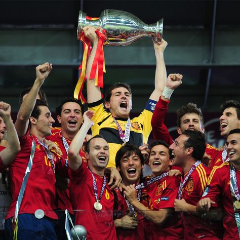 Spain win UEFA Euro 2012! Repin if this is your favorite #soccer moment of 2012! Jesus Navas, Spain Soccer, World Cup Champions, Euro 2012, World Cup Winners, Soccer World, European Championships, Latest Sports News, Soccer Team