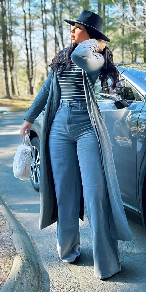 Elegant Jeans Outfit Classy, Set Yourself Free, Denim Jeans Outfit, Trends 2025, Denim On Denim, Business Casual Outfits For Work, Effortlessly Chic Outfits, Elegante Casual, Looks Black