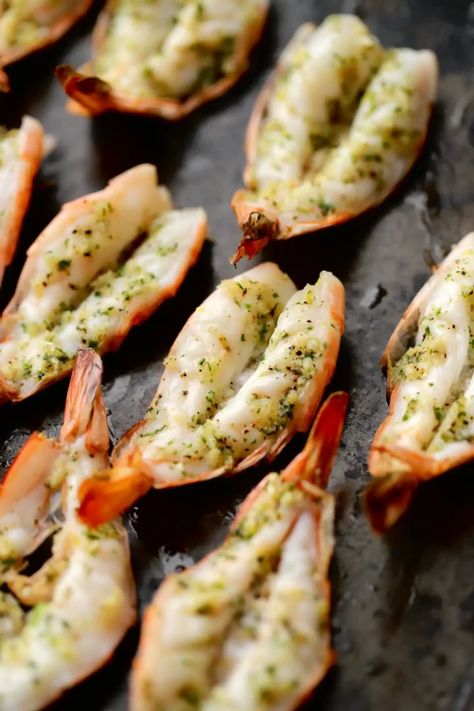 Oven Baked Prawns, Butterflied Shrimp Recipes, Shelled Shrimp Recipes, Shrimp Bake Recipes, Bake Shrimp In Oven, Shrimp Baked In Oven, Butterfly Shrimp Recipes, How To Butterfly Shrimp, Baked Prawns Recipe