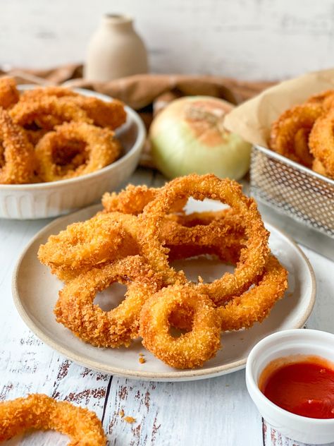 Fried Onion Rings Recipe, Homemade Onion Rings, Onion Rings Recipe, Types Of Snacks, Chocolate Drinks, Onion Rings, Sweet Onion, Deep Fried, Just In Case