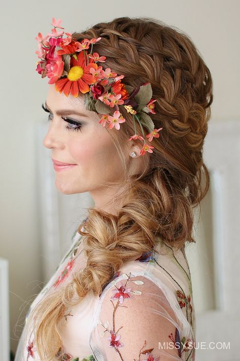 I’m back with another Halloween tutorial! In today’s video, I’m sharing how I created this intricate hairstyle for a woodland fairy. I found this floral crown online and knew I had to use it for a Halloween tutorial this year. Fairy’s are such cute, little… Woodland Fairy Hair, Mystical Hair, Fairy Hairstyle, Fairy Shoot, Hair Competition, Eah Oc, Halloween Hairstyle, Faerie Costume, Short Hair For Kids