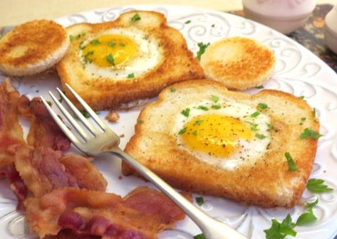 Eggs In Bread, Framed Recipes, Yellow Farmhouse, Popover Recipe, Egg In A Hole, Eggs In A Basket, Over Easy Eggs, Breakfast Specials, Egg Toast