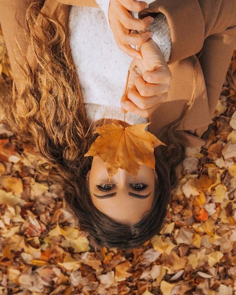 Laying In Leaves Photography, Fall Leaf Photoshoot, Fall Leaves Photoshoot, Pile Of Leaves, Shoot Poses, Leaf Photography, Outdoor Photoshoot, Outdoor Photos, Maple Leaves