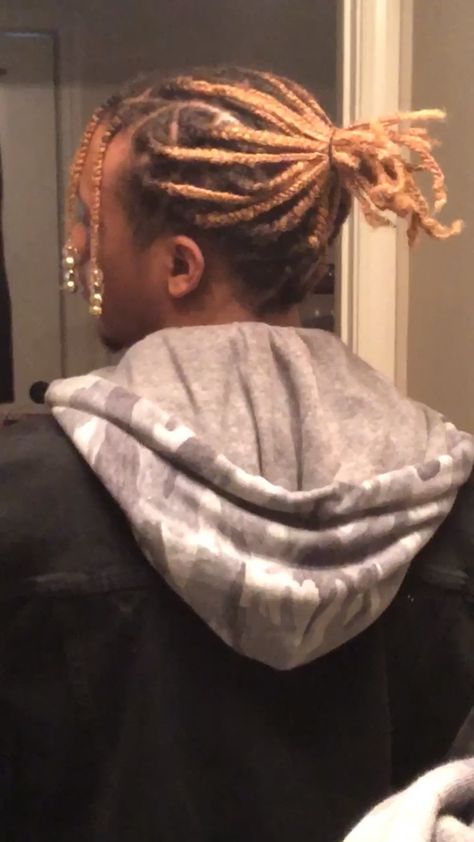 Dreads Ponytail, Blonde And Brown Locs Men, Color Dreads Black Man, Black And Brown Dreads Men, Dreads Ponytail Men, Locs Men Aesthetic, Man Ponytail, Black Man Dreads Aesthetic, Dreads Short Hair