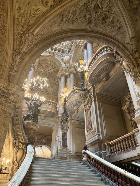 Fantasy Palace Aesthetic, Royal Palace Aesthetic, Castle Pillars, Old Architecture Aesthetic, Castles Aesthetic, Chateau Aesthetic, Fancy Architecture, Pretty Stairs, Castle Aesthetic Interior