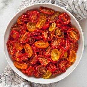 Roasted Tomato Recipes, Cherry Tomatoes Recipe, Ground Beef And Cabbage, Cherry Tomato Recipes, Oven Roasted Tomatoes, Slow Roasted Tomatoes, Seasoned Veggies, Roast Zucchini, Tomatoes Recipe