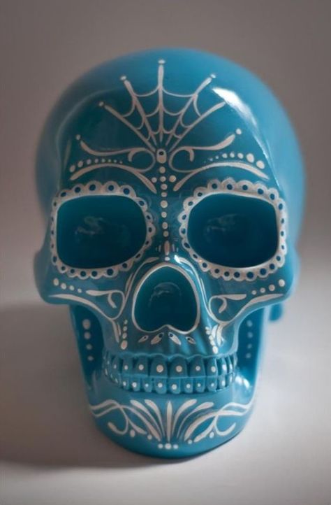 Ceramic Skull Painting Ideas, Painted Skull Ideas, Repainted Figurines, Painted Skull, Candy Skull, Den Mrtvých, Day Of The Dead Art, Day Of The Dead Skull, Candy Skulls