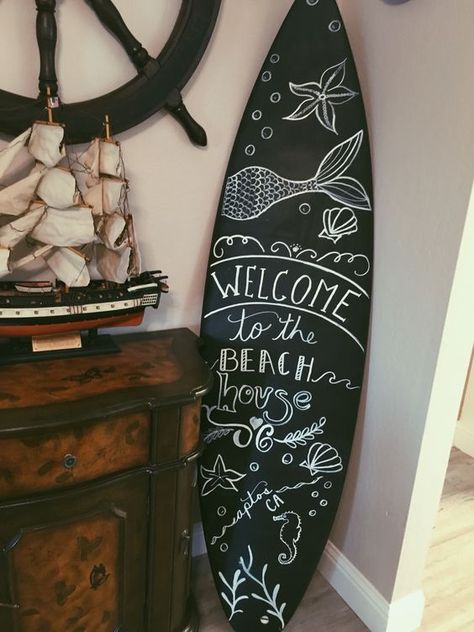 Strand Decor, Decoration Surf, Deco Surf, Style Surf, Diy Chalk, Surf Decor, The Beach House, Surfboard Art, Surf House