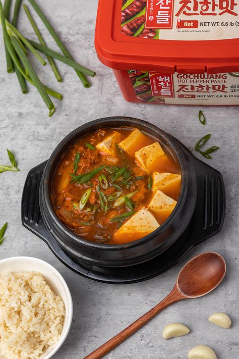 Kimchi Jjigae Kimchi Aesthetic, Kimchi Jjigae Recipe, Korean Kimchi Stew, Kimchi Stew Recipe, Jjigae Recipe, Korean Food Kimchi, Easy Kimchi, Kimchi Jjigae, Kimchi Stew