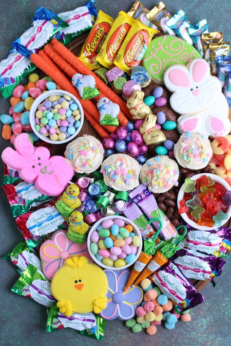 Delived Eggs, Easter Charcuterie Board Ideas, Egg Macarons, Easter Charcuterie Board, Sweets Board, Easter Charcuterie, Easter Cooking, Eggs Ideas, Easter Party Food