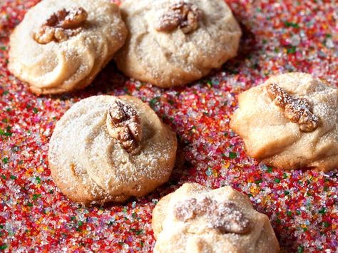 Get Romanian Holiday Cookies Recipe from Cooking Channel Romanian Christmas, Bacon Chocolate Chip Cookies, Cooking Channel Recipes, Romanian Desserts, Chocolate Bacon, Christmas Cookie Recipes, Sicilian Recipes, Cookie Press, Romanian Food