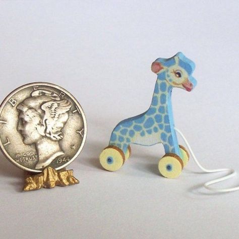 Cool Kids Toys, Dollhouse Nursery, Dollhouse Toys, Dollhouse Kits, Best Kids Toys, Miniatures Tutorials, Baby Giraffe, Mini Things, Pull Toy