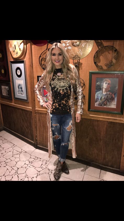 Sequin Duster Outfit Western, Nfr Las Vegas Outfits, Nfr 2022, Rock Cowgirl, Nfr Outfits For Vegas, Nfr Outfits For Vegas Cowgirl Fashion, Gig Outfits, Nfr Vegas, Western Ootd