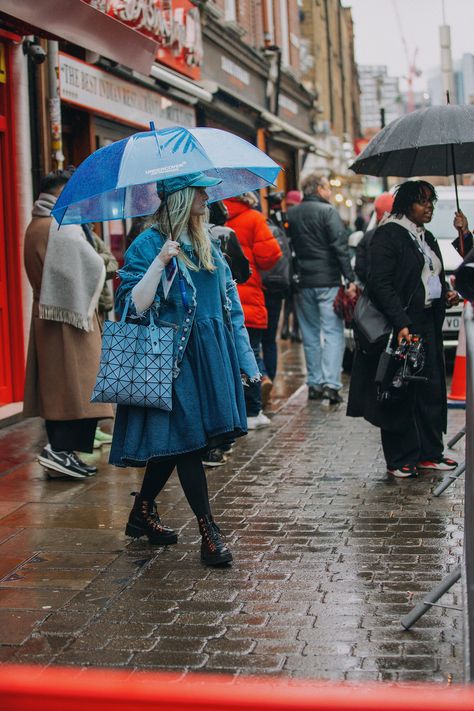 82 Ways London’s Street Stylers Dressed For The Rain+#refinery29uk London Rain Outfit, Rain Street Style, Raining Outfit, London Halloween, Rain Street, London Rain, Halloween Shoot, Rain Fashion, Street Smarts