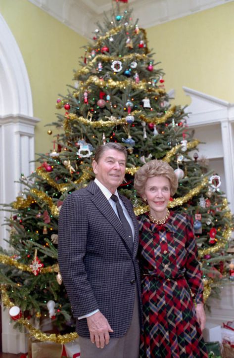 The Reagan Foundation and Institute on Twitter: "“Like the National Christmas Tree, our country is a living, growing thing planted in rich American soil. Only our devoted care can bring it to full flower. So, let this holiday season be for us a time of rededication.” – Ronald Reagan… https://t.co/gqiwRjzx0S" White House Christmas Tree, National Christmas Tree, Benjamin Harrison, Patriotic Pictures, White House Christmas, Nancy Reagan, American Story, American Presidents, Ronald Reagan