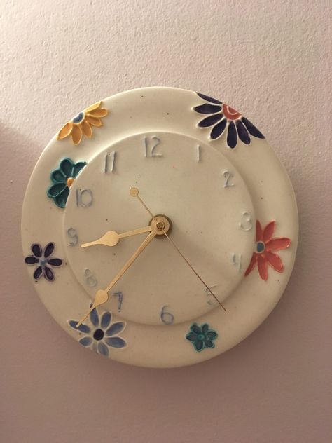 Clock Ceramic Handmade, Clay Clocks Ceramics Handmade, Ceramic Wall Clocks Pottery Handmade, Ceramic Clocks Handmade, Pottery Clocks Handmade, Ceramic Clock Ideas, Clay Clock Ideas, Air Dry Clay Clock, Ceramic Wall Clock