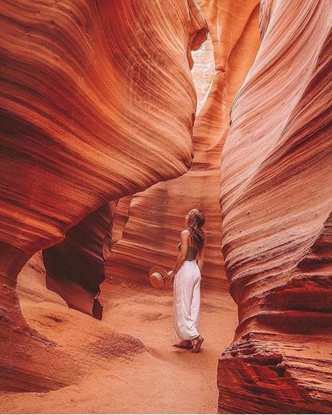 Antelope Canyon Photoshoot, Arizona Travel Outfits, Grand Canyon Outfit, Antelope Canyon Photography, Grand Canyon Pictures, Antelope Canyon Arizona, Travel Pose, Passport Pictures, Visit Arizona