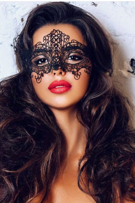 @ninelkolomiytzeva (Model) Elegant Masquerade Mask, Venetian Masquerade Ball, Costume Party Decorations, Mask Venetian, Masquerade Carnival, Masquerade Ball Mask, Party Make-up, Party Ladies, Metal Mask