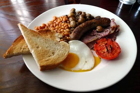 Cooked Breakfast Ideas, Australian Breakfast, Baked Beans On Toast, Breakfast Potato Casserole, Smoked Salmon Bagel, Fried Breakfast, Beans On Toast, Breakfast Burger, Bacon And Eggs