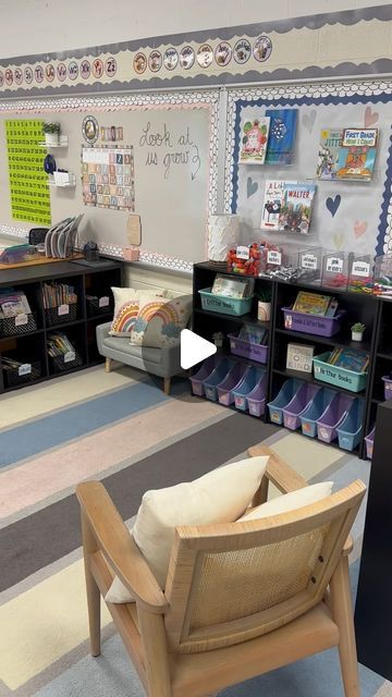 Kristen B on Instagram: "Come set up my classroom library with me! 📚 #classroom #classroomideas #classroomlibrary #classroomlibrarygoals #classroomlibraries #classroomlibraryorganization #elementaryclassroom #elementaryclassrooms #classroomsetup #classroomsetup24 #firstgradeclassroom #classroomdecor #classroomdecorations #pastelclassroom #pastelclassroomdecor" Teacher Corner Ideas Classroom, Classroom Cubby Ideas, Kindergarten Classroom Setup Layout, Small Classroom Setup Layout, Classroom Library Seating, Small Classroom Setup, Classroom Reading Corner, Ikea Classroom, Classroom Library Ideas