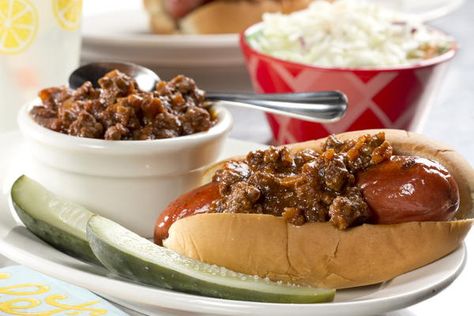 Spruce up your hot dogs with a savory topping that's really yummy and comes together in no time. Our Old Time Hot Dog Sauce is beefy, flavorful, and all-American. It's just what your hot dogs need to take them from ordinary to extraordinary!di Hot Dogs Chili, Hot Dog Sauce Recipe, Hotdog Chili Recipe, Coney Sauce, Mr Food Recipes, Hot Dog Chili Sauce, Relish Sauce, Hot Dog Sauce, Chili Sauce Recipe