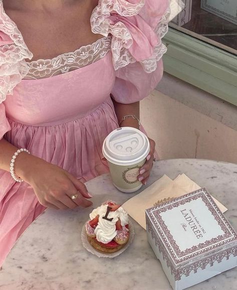 Aesthetic Ballerina, Pink Aesthetic Girly, Aesthetic Ballet, Laduree Paris, Parisian Aesthetic, Pink Tumblr Aesthetic, Parisian Lifestyle, Pink Aura, Girl Trends