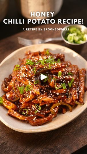 Honey Chilli Potato Recipes, Chilli Potato Recipes, Honey Chilli Potato, Chilli Potato, Chinese Snacks, Chilli Recipes, Potatoes Recipe, Red Chilli, Boiling Water