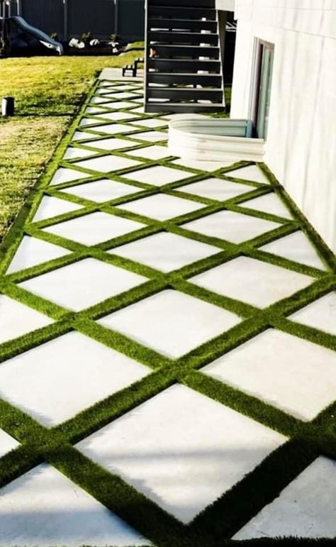 Cement With Grass In Between, Cement Squares With Grass In Between, Fake Grass Backyard, Turf Backyard, Backyard Walkway, Garden Decoration Ideas, Pavers Backyard, Walkway Landscaping, Side Yard Landscaping