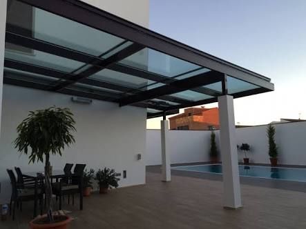 Balcony Roof Design, Glass Roof Extension, Glass Rooms, Roof Balcony, Glass Porch, Canopy Glass, Rain Shelter, Terrace Garden Design, Roof Extension