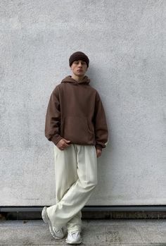 Ropa aesthetic hombre Outfits For Males, Simple Streetwear, Beanie Outfit, Brown Hoodie, Streetwear Mode, Baggy Clothes, Street Style Outfits Men, Guys Clothing Styles, Mens Outfit Inspiration