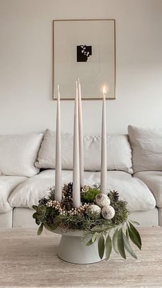 Advent Candles Ideas, Warm Nordic Interior, Tree Decoration Ideas, Minimalist Christmas Decor, Xmas Deco, Advent Candles, Christmas Feeling, Christmas Inspo, Trendy Tree