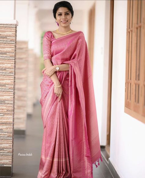 Engement Saree Indian Women, Engagement Saree Kerala, Manthrakodi Saree Christian, Modern Christian Wedding, Wedding Kerala, Kanchivaram Saree, Kerala Engagement Dress, Kerala Wedding Saree, Christian Bridal Saree