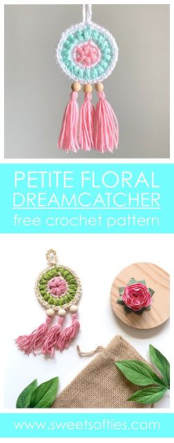 Petite Floral Dreamcatcher (Free Crochet Pattern + Video Tutorial) - Sweet Softies Crochet Dreamcatcher Pattern, Crochet Dreamcatcher, Crochet Keychain Pattern, Mode Crochet, Crochet Wall Hangings, Crochet Mandala, Crochet Keychain, Heart Sign, Crochet Flower