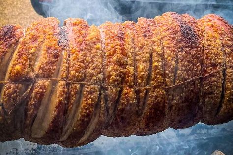 Perfect Pork Crackling – Rotisserie pork expert tips Roast Pork Crackling, Roast Pork Loin, Bbq Spit, Pork Crackling, Charcoal Chimney, Beef Rump, Vegetarian Bbq, Spit Roast, Pork Leg