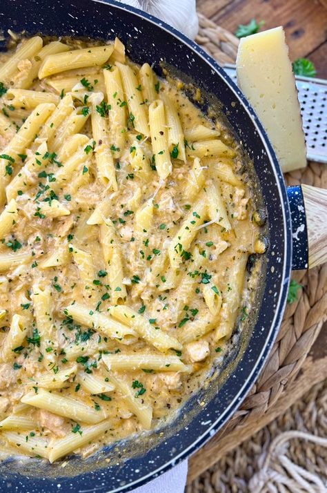 CREAMY Garlic Tuna Pasta | Packed with GOODNESS & Easy to Make Tuna Noodles Easy, Canned Tuna Pasta Recipes, Dinner Ideas With Tuna, Easy Tuna Pasta Recipes, What To Make With Tuna, Pasta With Tuna Recipe, Easy Canned Tuna Recipes Healthy, Tuna Meal Ideas, Tuna Corn Pasta