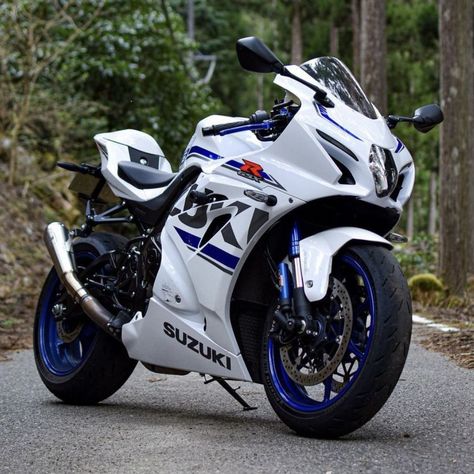 The Suzuki GSX-R1000 stands as a pinnacle in the world of sportbikes, combining raw power with refined engineering to deliver an exhilarating riding experience. Since its inception, the GSX-R1000 has consistently raised the bar in terms of performance, technology, and design, making it a favorite among motorcycle enthusiasts and professionals alike. Suzuki Gsxr Custom Sport Bikes, Suzuki Motorcycle Gsxr 1000, Suzuki Gsxr 1000 Wallpapers, Suzuki Gxsr1000, Suzuki Gsxr 600, Suzuki Bikes, Suzuki Gsxr 1000, Best Motorbike, Custom Street Bikes