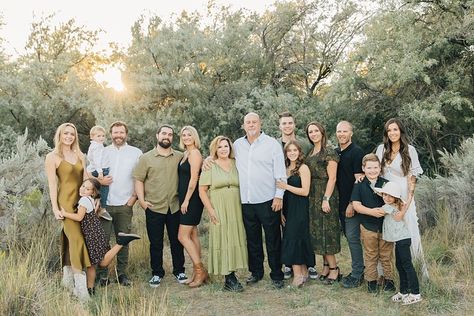 Western Extended Family Pictures, Family Picture Outfit Ideas, Extended Family Pictures, Candid Family Photos, Picture Outfit Ideas, Extended Family Session, Extended Family Photography, Extended Family Photos, Jordan River