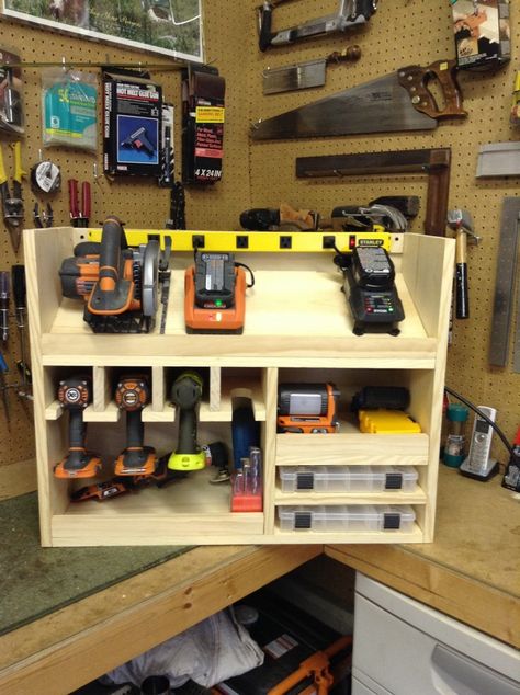 Cordless drill storage and charging station | DIY projects for everyone! Arbejdsplads Garage, Drill Storage, Power Tool Storage, Garage Organize, Workshop Organization, Garage Storage Organization, Shop Storage, Garage Tools, Shop Organization