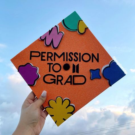 Ideas For Graduation, Kpop Graduation Cap Ideas, Seventeen Graduation Cap, Kpop Grad Cap, Bts Graduation Cap Ideas, Kpop Graduation Caps, Graduation Cap Ideas, College Grad Cap Ideas, Graduation Cap Decoration Diy