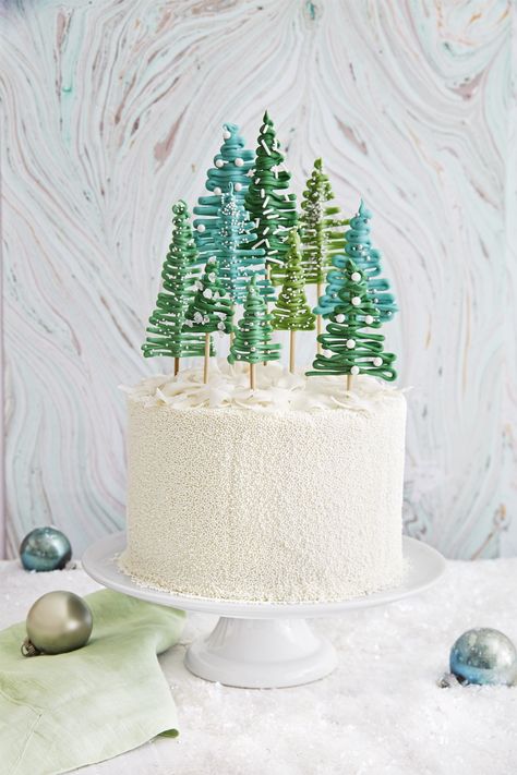 Pine Tree Forest Cake- TownandCountrymag.com Best Christmas Cake Recipe, Jul Kaka, Winter Torte, Dessert Spread, Torte Cupcake, Christmas Cake Recipes, Forest Cake, Christmas Tree Cake, Tree Cakes