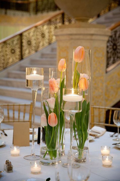 29 Breathtaking Spring Wedding Ideas | Woman Getting Married Wedding Centerpieces Elegant Romantic, Spring Table Centerpieces, Spring Wedding Centerpieces, Diy Floating Candles, Elegant Wedding Centerpiece, Deco Champetre, Tafel Decor, Wedding Floral Centerpieces, Spring Wedding Flowers