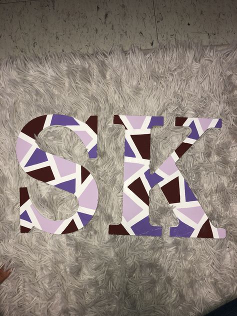 Initial Painting Letters, Cute Letter Painting Ideas, Painting Letters Ideas, Decorated Sorority Letters, Letter Painting Ideas, Letter Painting Ideas Wooden, Lavender And Maroon, Adpi Letters, Wooden Letter Painting Ideas