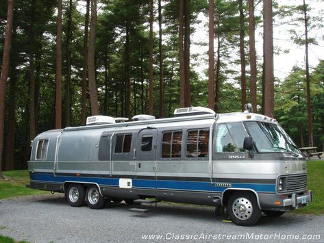 Airstream Motorhome, Airstream Argosy, Cool Rvs, Airstream Rv, Motorhome Conversions, Air Stream, Gmc Motorhome, Rv Motorhomes, Cars Girls