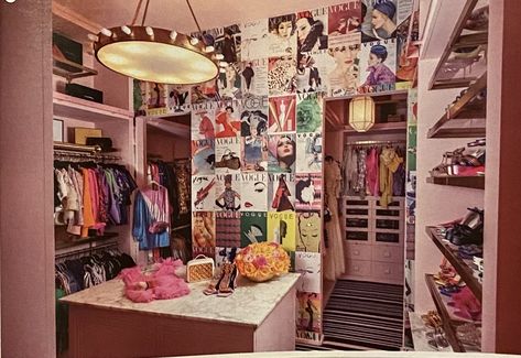 Walk In Closet Eclectic, Cute Dressing Room Ideas Boutique, Victorian Closet Aesthetic, Vintage Closet Organization, 90s Closet Room, Maximalist Walk In Closet, Walk In Closet Victorian, Funky Walk In Closet, 2000s Walk In Closet