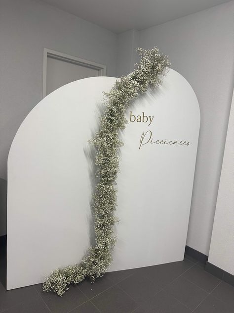 arch backdrop with cascading baby breath Baby Shower Backdrop No Balloons, Baby Breath Baby Shower Decor, Baby Breath Backdrop, Baptismal Decorations Boy Backdrops, Baby Breath Arch, Baby Shower Arch Backdrop, Baptism Backdrop, Baby Shower Themes Neutral, Whimsical Baby Shower