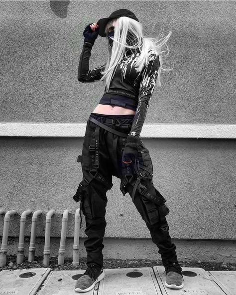 GREAT HI TECH WEAR GEAR "from @damascusapparel and @holygrail_officiall  #tech #techwear #tacticalwear #cyber #cyberpunk #fashion… Techwear Girl Outfit, Cyberpunk Mode, Techwear Girl, Cyberpunk Outfit, Techwear Outfits, Techwear Fashion, Cyberpunk Fashion, Punk Outfits, Tech Fashion